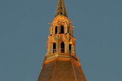 10-03 New York Life Building Pyramidal Gold Gilded Roof At Sunset Close Up At New York Madison Square Park.jpg